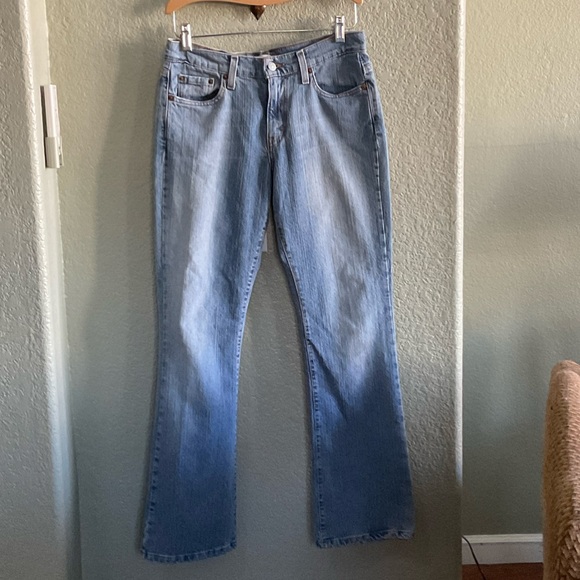 Levi's Classic Denim Jeans - Picture 4 of 5